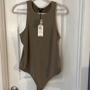 NWT Express Size L Body Contour Compression Bodysuit in mushroom